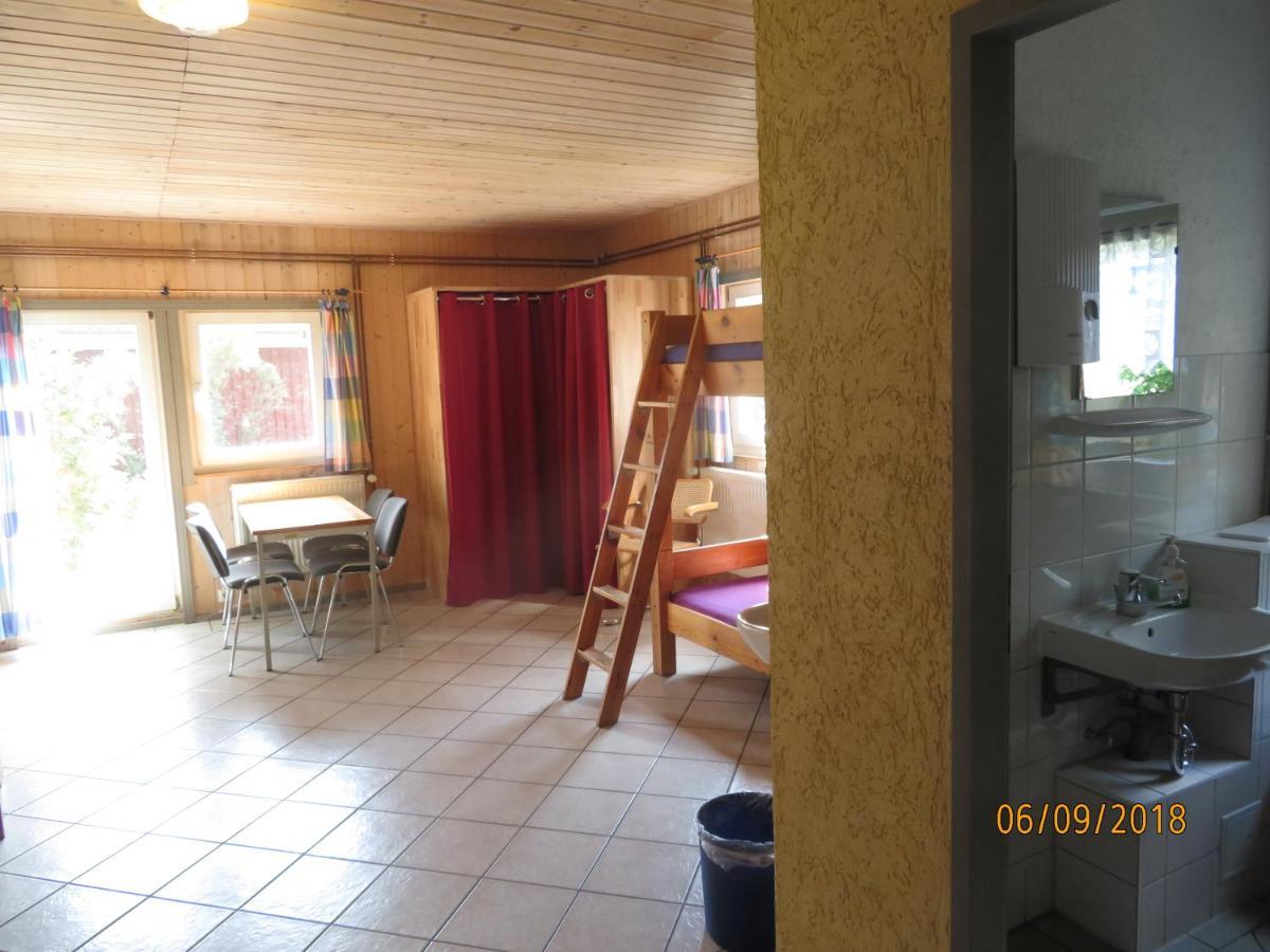 Gruppenbungalow-Waldhaus-Am Ferienpark 米罗 外观 照片