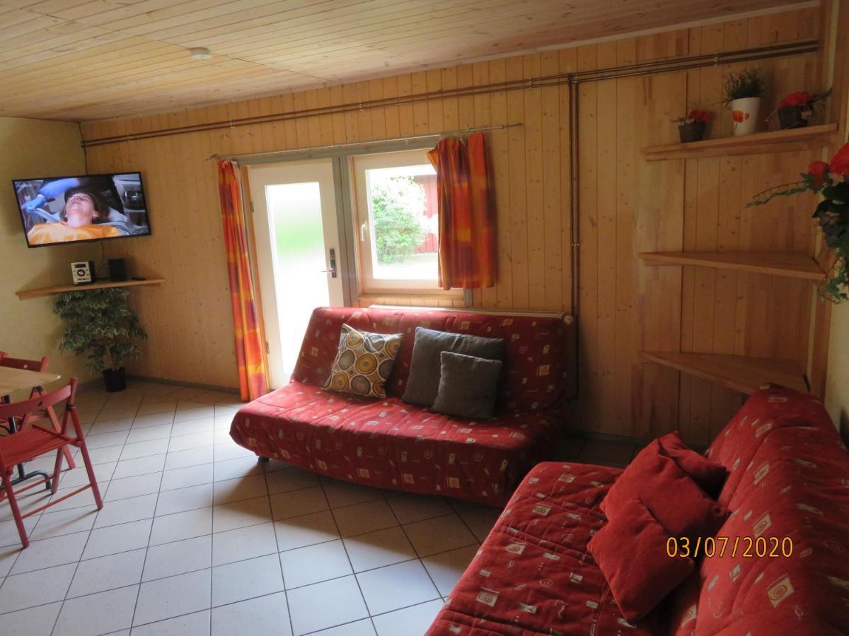 Gruppenbungalow-Waldhaus-Am Ferienpark 米罗 外观 照片