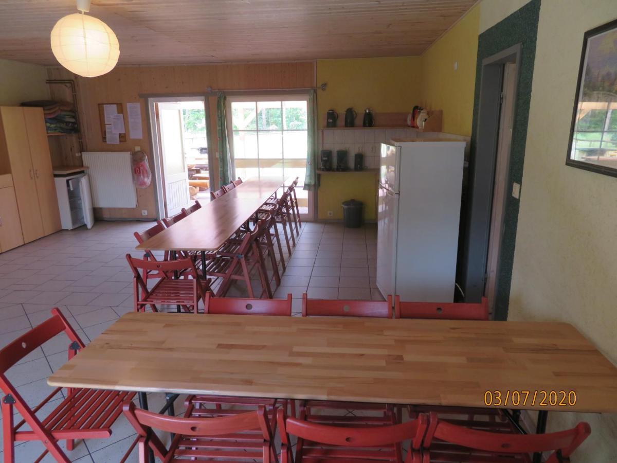 Gruppenbungalow-Waldhaus-Am Ferienpark 米罗 外观 照片